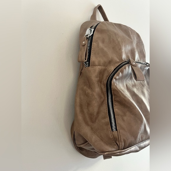 Leather Backpack - Picture 4 of 10